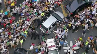 Pope Francis’ Fiat Mobbed In Rio After Driver Takes Wrong Turn